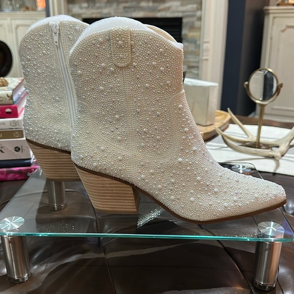 Betsey Johnson Emory Pearl Western Boot in Pearl Accent, Size 10. NIB, Unworn 🔥 - Picture 13 of 16